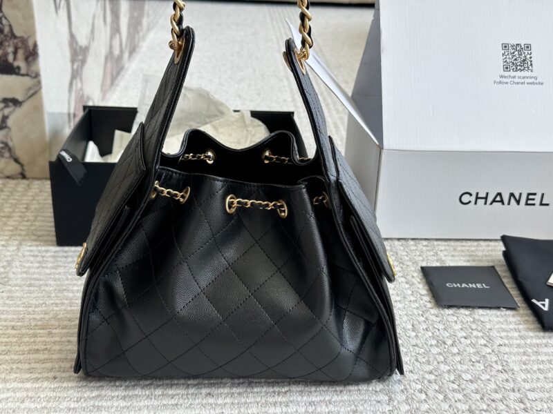 d62f37b9be.jpg 310 box
Chanel 25s Hobo mini account is really amazing!
This year's Fragrant 25s series is simply stunning ..
This Hobo is a small size, which I personally think is more everyday
The texture particles of caviar are not as heavy, but rather very delic...