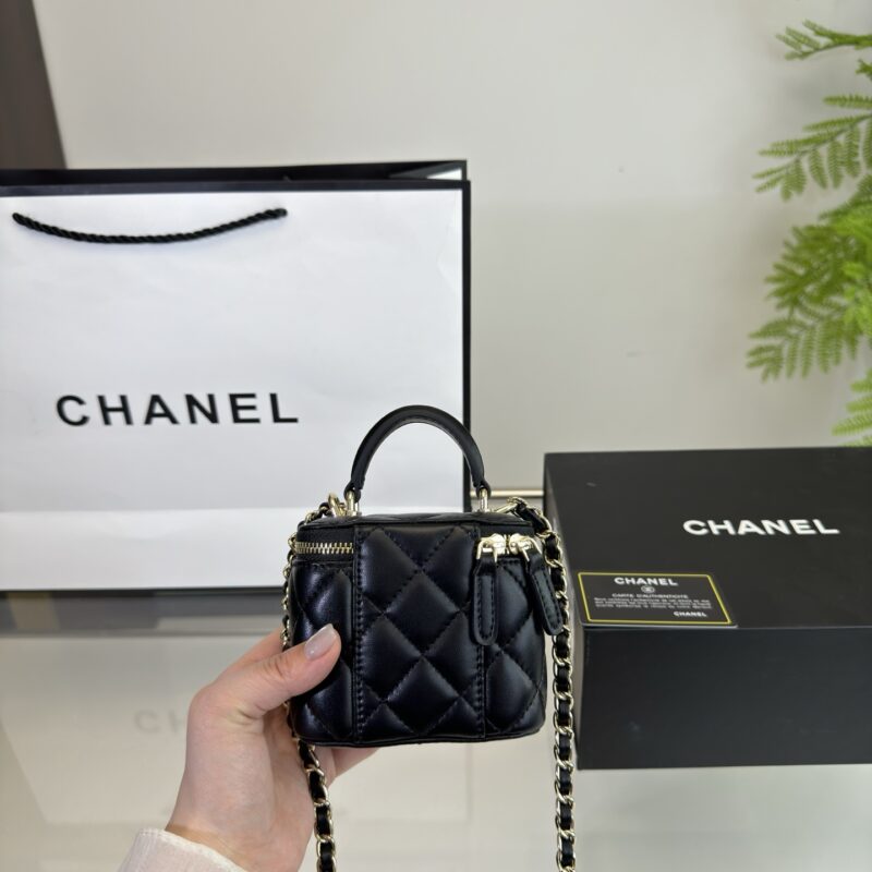 d674b1018e.jpg (Folding box)
Chanel Box Bag
Handheld model ?
Fashionable and essential item, super exquisite
Size: Small size 11 * 8