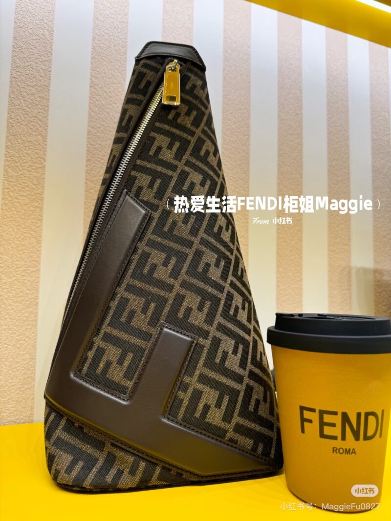d6fa3d5456.jpg Fendi Old Flower Chest Bag