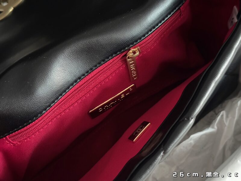 Complete packaging
size：20*15cm
26×16cm
30*20cm
Xiaoxiang's house 19 bags
Sweet and girlish, it's hard to resist!!!
Achieve optimal cost-effectiveness
Leather material upgraded again
High quality texture