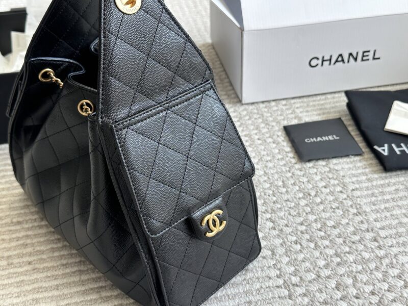 d7db9a5902.jpg 310 box
Chanel 25s Hobo mini account is really amazing!
This year's Fragrant 25s series is simply stunning ..
This Hobo is a small size, which I personally think is more everyday
The texture particles of caviar are not as heavy, but rather very delic...