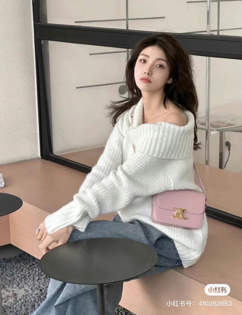 d7fb46f1ed.jpg CELINE 2023 New Year Series Popularity Pack with Dreamy Cherry Blossom Powder CELINE, this "cherry blossom powder" is so beautiful that it's too foul! Classic small square bag, half The moon saddle is dyed with dreamy pink, and Lisa and Jessica are s...