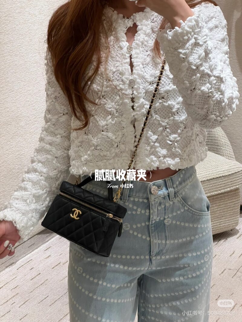 d84fe661c1.jpg Chanel brushed gold emblem