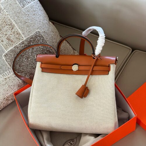 270 boxes
size：31*26cm
Hermes handbag
Canvas shopping bag ?
A bag that is easy to pack in physical form
Recently, I have been carrying my back while traveling
There is texture! Super advanced!
Its capacity is very friendly