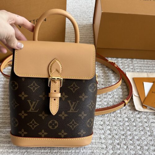 240 boxes
Copy size 22 17cm
L Home SOHO Old Flower Backpack
Single shoulder, crossbody, and double shoulders
Changing freely is very convenient!
Super versatile, can be carried anywhere!
Search for Lv bb backpack