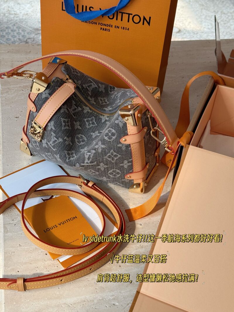 d87fff86e9.jpg 280 boxes
size:23*16cm
Ljia 25trunk Rocket New Bag
Sidetrunk washed denim!!
This season's sailing series is all great!
√ Cowboy blue is gentle and versatile
Super Western style upupupup
Search Lv Soft Box (Box)