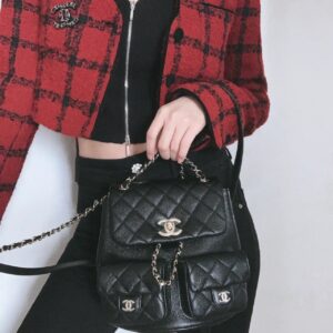 235 High Order Edition (Gift Box)
Size 20 * 14cm
GG Small Saddle Bag
Classic coffee color, huge and cute size
Comes with two shoulder straps for easy switching
The perfect combination of thick shoulder straps and thin shoulder straps
Search GG 1955 s...