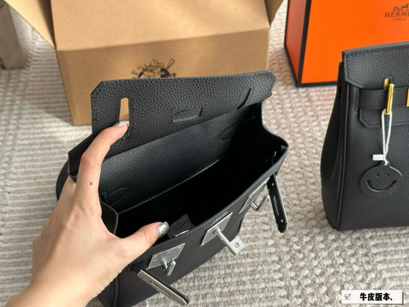 d8f5354373.jpg 310 original cowhide
Size 21 19cm with gift box
Hermes HAC A DOS
Hermes is very suitable for boys' bags, but Hac is really suitable for boys!! The most practical men's bag has a strong appearance and is also resistant to damage
Whether it's a crossbo...
