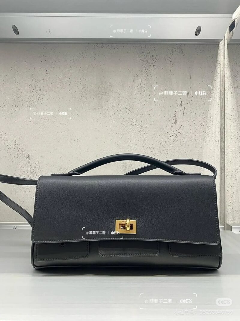 d96c5e7d26.jpg Balenciaga's new model