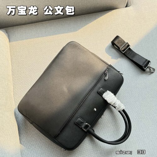 Cowhide 340
size：38×28
MONTBLANC briefcase handbag crossbody bag
Cowhide material creates various visual effects
Business commuting men's briefcase
The capacity is also very large, it can hold files and computers
Black versatile, classic
The mater...
