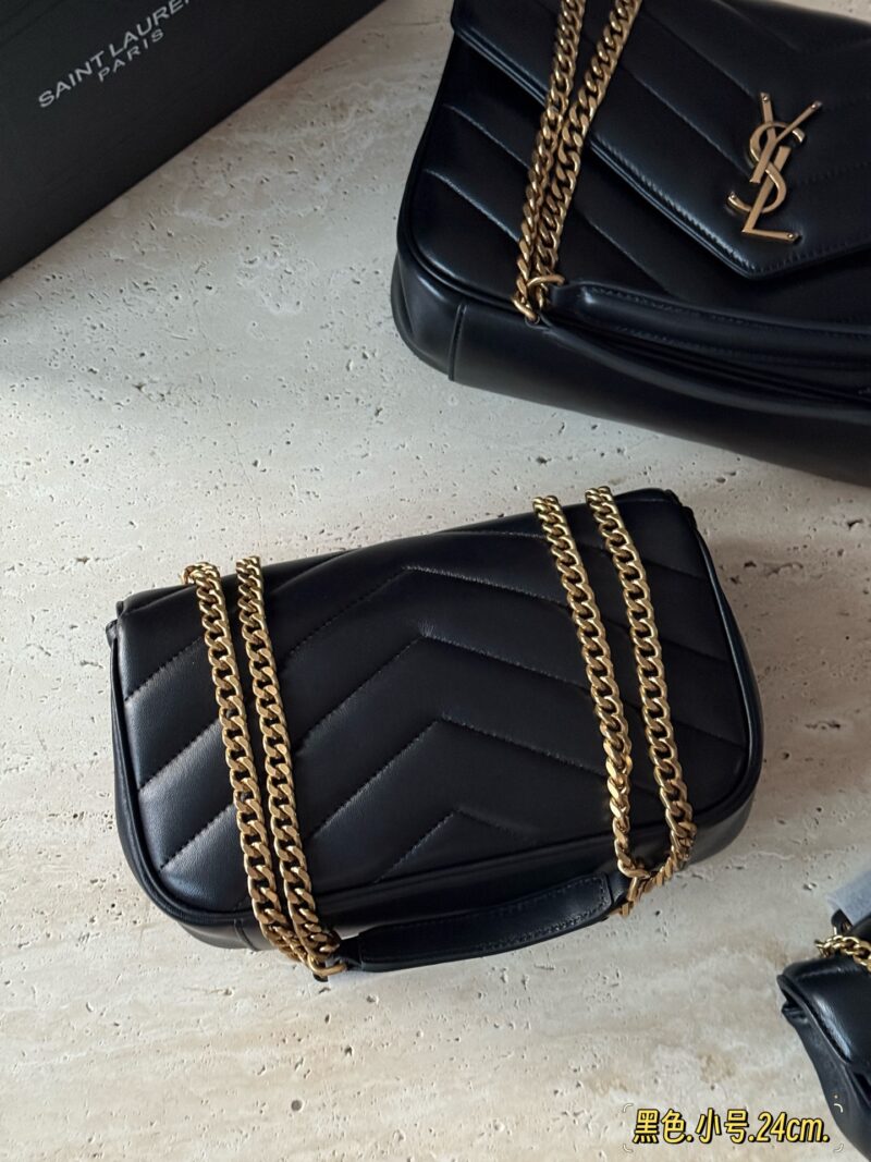da16cc28d4.jpg 240 280 320 sheepskin box
Size: 20 * 12cm (small)
24 * 14cm (medium)
29 * 17cm (large)
YSL's new version of LouLou Fang Fat Man
Finally online!!
Have to say,
At first glance, it looks very eye-catching
The new sheepskin has undergone additional coati...