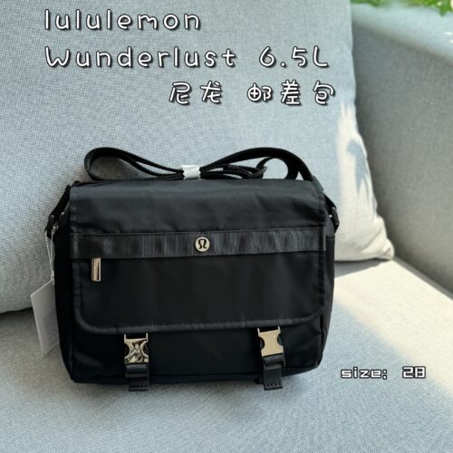 215 airplane box
size：28×21
Lululemon Wulnderlust 6.5L Nylon Postman Bag Single Shoulder Crossbody Bag
Gun colored metal buckle+3D car line, with a touch of luxury at your fingertips! Paired with sweatshirt and denim, it instantly transforms into ...