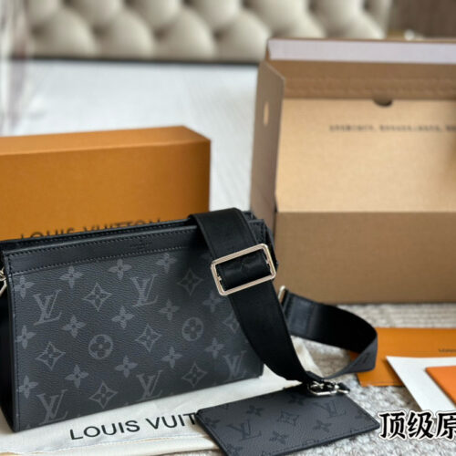 235 complete set of packaging
Original order quality
Size:22 15cm
L Family Handbag - unisex [? ya]
LV toiletry bag/2-in-1 shoulder bag
Inside the original version
