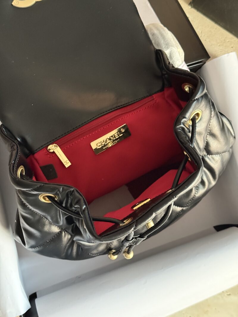 260 boxes
size：22*26cm
Chased and asked by passersby
Xiaoxiangjia 24c19bag backpack
The feeling of casual laziness
Soft feeling
Capacity is also manageable!