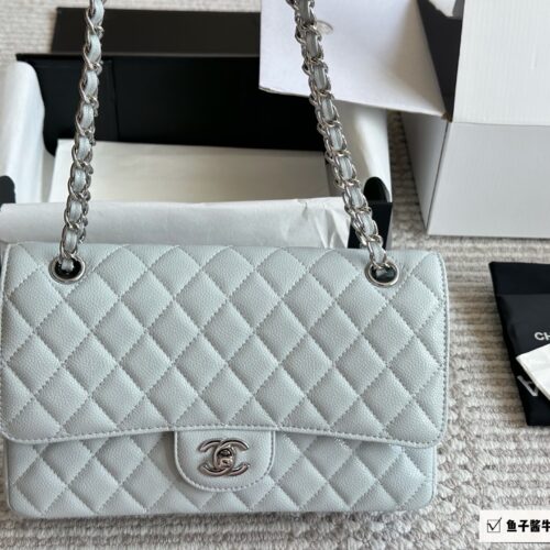 ￥250
Chanel calf leather CF series diamond grid bag Chanel # exquisite goddess recommended to buy. Beauty and practicality coexist in recent years, and Xiaoxiang's product is super popular. It can be used in various styles such as casual, profession...