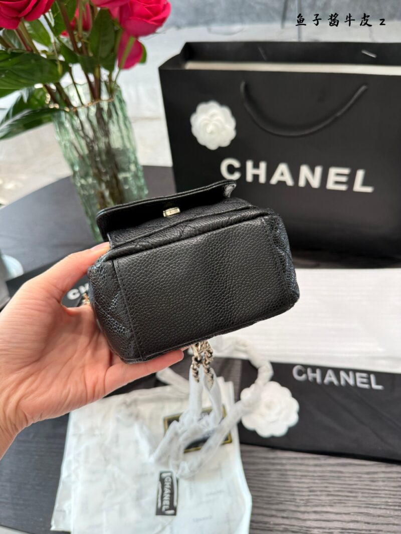 db641fe6b4.jpg Caviar Cowhide P289
Chanel 24c is once again loved beyond measure
The Chanel 24c black and gold lychee patterned adjustable small shoulders embody the classic minimalist style of black and white
This time we started with versatile black
A treasure st...