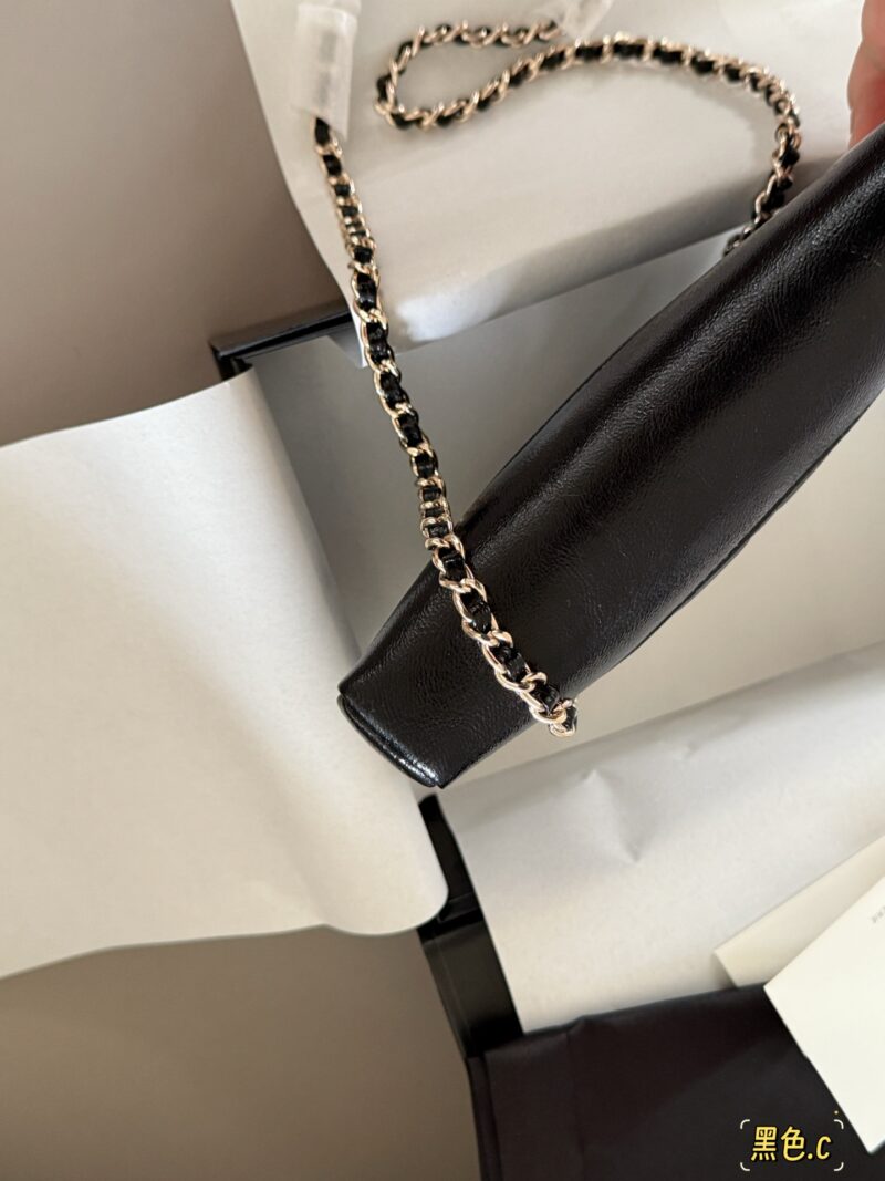 215 boxes
size：22*14.5cm
Xiaoxiangjia's 23a is worth buying
Cute and lovely side scrolling 31 nano bag
Who can withstand this!
Xiaoxiang's true love fans must join!