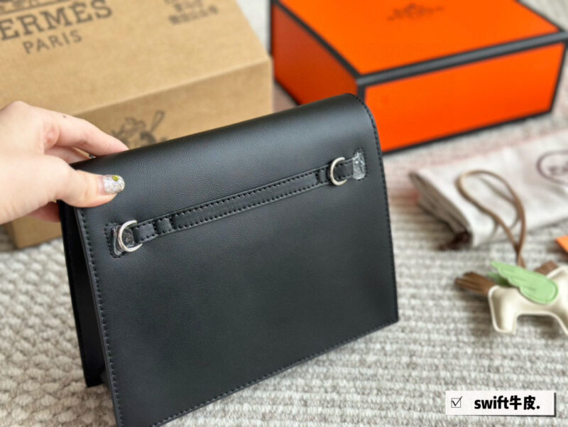 Box pairing
size：22*18cm
Newly emerging skin ??
Dance bag Kelly Danse ??
Complete logo
Authentic version can have multiple uses
It can be carried on both shoulders, slung over the waist, or carried by hand
Specially practical, advanced, and...