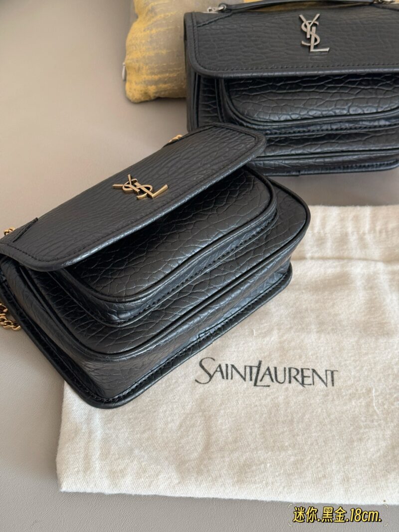 dbb2d7427c.jpg 220 without box
size:18*12cm
The long-awaited
Mini magic wand niki finally arrived
High order version Nikki
YSL Nikki leather material has a soft and sticky texture ??
Small body, large capacity. Two phones can be placed anywhere
Highly recomme...