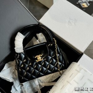 Complete packaging
size：20*12cm
Xiaoxiang's 23k Kelly
The most beautiful 23k, the oil wax skin looks so good! I have the impulse to immediately drop the sa!
The new bag really smells great!
Cowhide quality