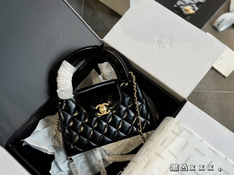 Complete packaging
size：20*12cm
Xiaoxiang's 23k Kelly
The most beautiful 23k, the oil wax skin looks so good! I have the impulse to immediately drop the sa!
The new bag really smells great!
Cowhide quality