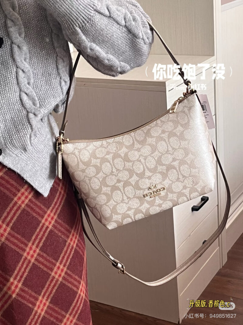 dc33fd5e9a.jpg Can be worn under the armpit/shoulder/crossbody/one bag for multiple purposes