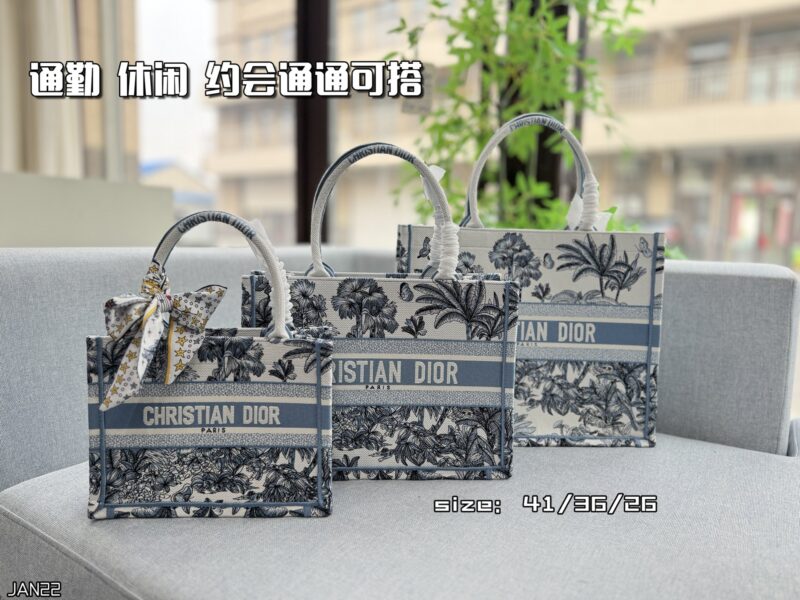 Color card ??
DIOR Dior Riviera Book Tote Embroidered Tote Bag Tote Bag Shopping Bag Tote Bag Handbag
