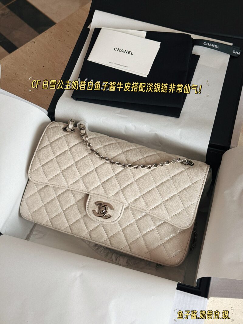 dc7723d423.jpg 250 boxes
size:25*16cm
Xiaoxiangjia CF, we have always been very dedicated to doing it
Flash sale of other products on the market
Caviar cowhide
A very comfortable one!
CF Snow White milkshake with white caviar and cowhide, paired with light silver...