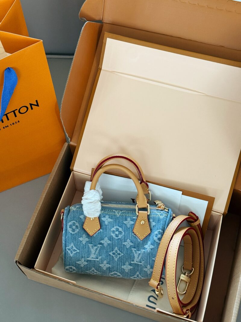 dcb2ff3b37.jpg 235 box (upgraded version)
size:16*10cm
Tender tannin denim!!!
Don't be too cute!
Put down your small phone
We need this light colored denim in summer
Search for L Home Nano Cowboy