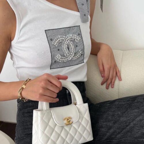 CHANE * 23 new Kelly chain bag
Kelly, the king of 23K bags, is truly a bag that has been popular for a century! Kelly bags are a well-known presence in the medieval world! Kelly handbag was born in the 1990s and is a representative of women's handb...