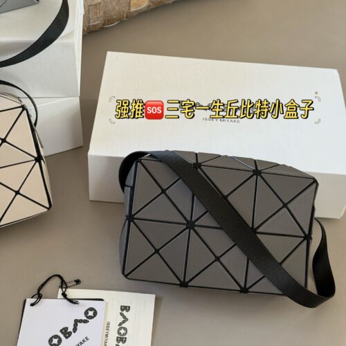 175 boxes
size：18*11cm
Strongly recommend Miyake's Lifetime Cupid Box
Despite its small size, it can hold a lot of space
Daily necessities such as 160plus car keys can be easily put down!
It can be carried by hand, tilted back, single shoulder, and...