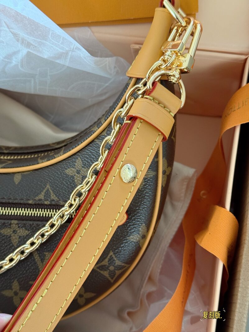 dd8370f535.jpg 280 box replica version
Size: Upper width 23 * 12cm
L Home Moon Bag (Loop)
Last year was super popular,
There really is a reason for its fire!
Truly fragrant! Truly fragrant!
? Handheld ? Crossed ? Underarm
get ? Multiple types of backs