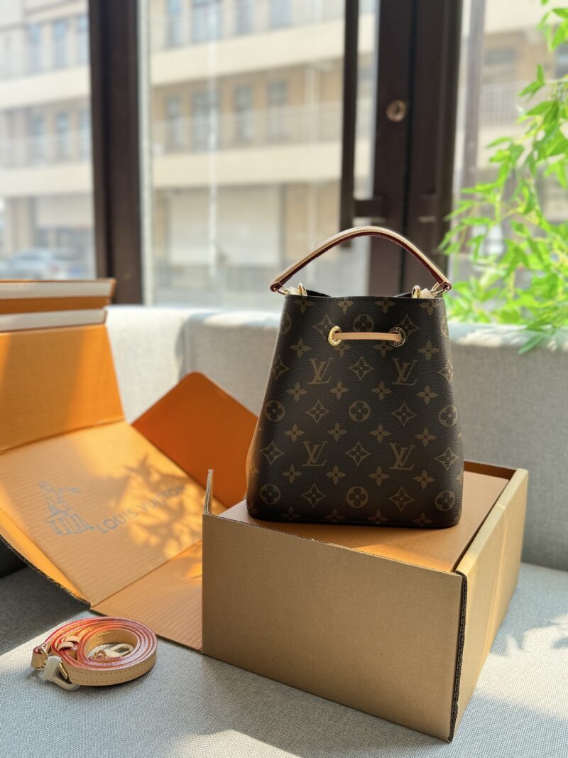 dda30ff434.jpg 325 original single aircraft box
Original quality with pure leather steel hardware 163 jump code chip
size:20×21
LV N é ONO é BB Bucket Bag Handheld Cross Shoulder Bag
Champagne bucket
NEONOE drawstring bucket bag, single shoulder women's bag, L...