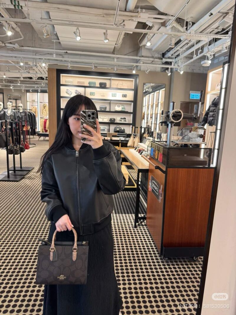 de284a6de3.jpg COACH | New Maggie Tote! A small tote bag with just the right size for live pictures
New Series Maggie Tote