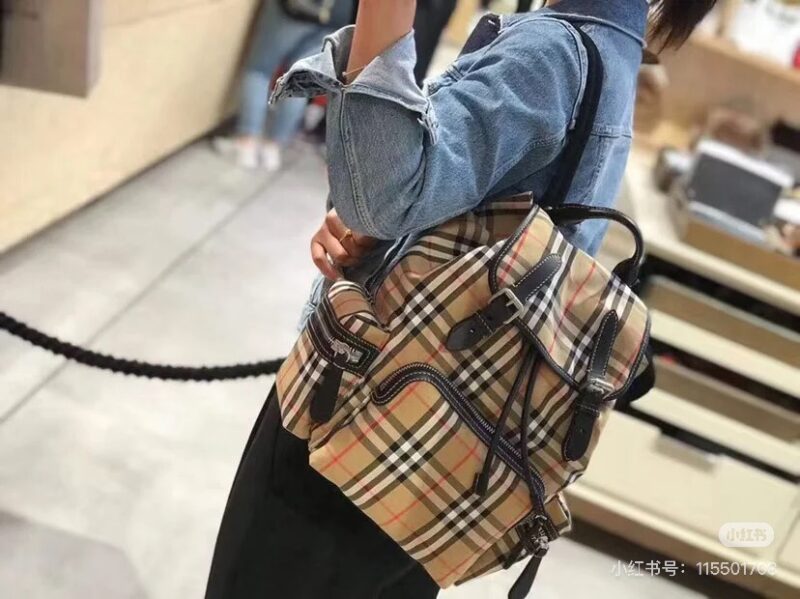 de39d71bee.jpg Burberry! I have learned the charm of Burberry's checkered shoulders, the god of atmosphere in ancient Greece
I love this college atmosphere full of atmosphere
Versatile and error free
Classics can always withstand the test of time