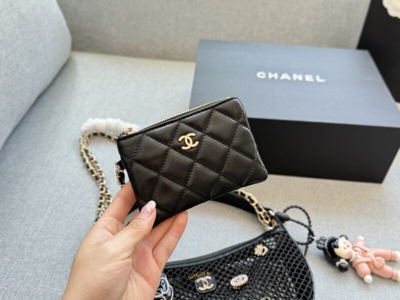 de5cba994b.jpg 230 folding box ? Pendant
size:21×15
CHANEL 25S fishing net badge brooch bag armpit bag handbag shoulder bag mesh bag baozi mother bag
Cool and cute~
Perfect for summer~
It's really, really, really exquisite
The slightly larger one has a chain t...
