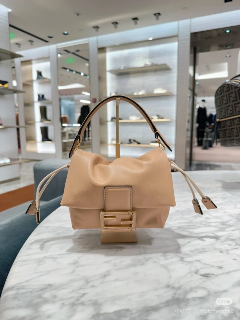 de621ef06f.jpg Fendi Mini