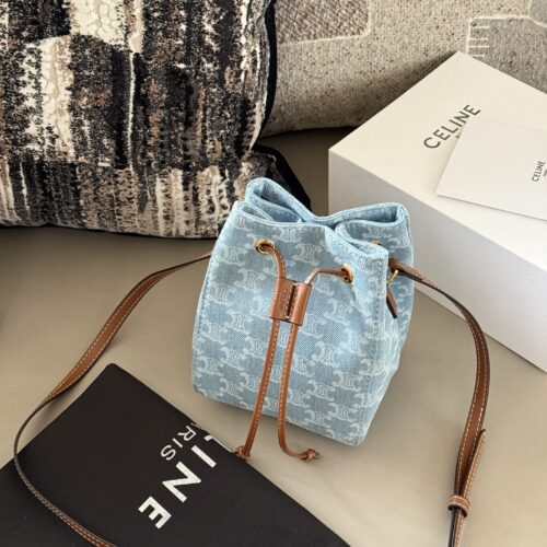 205 box
size：14*18cm
Celine denim bucket bag
Shallow denim is perfect for summer!
Super online appearance
Celine bucket bag is easier to carry on the back