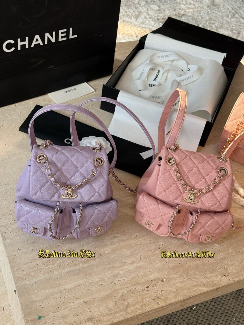 290 boxes
size：18*19cm
Xiaoxiang Home Duma 24V Backpack
Take the princess home with a heartbeat
Cute love
Of course, spring should continue to be pink and tender~
? Single shoulder ? Double shoulder ? Handheld