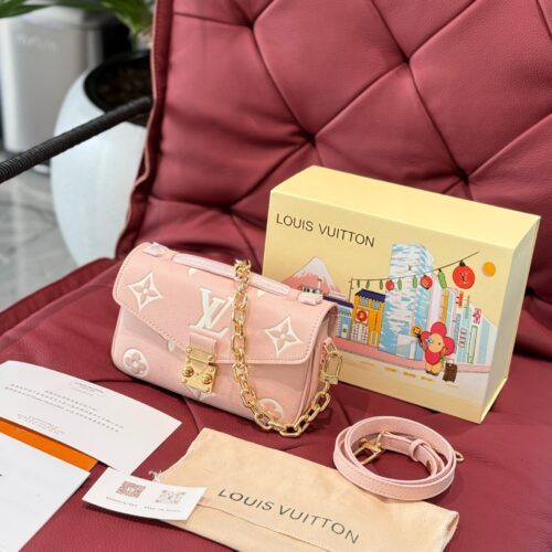 def9f07d97.jpg LV's new strawberry milk series Pink collection
Love accessories and pink series are both gifts or good New Year items for personal use! A season limited color that looks sticky and chewy
Embossed cowhide has a soft and textured feel
Combining practi...