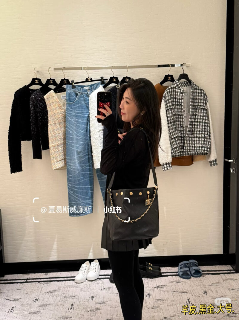 df282d897d.jpg Chanel bucket bag, how can it be so cool
