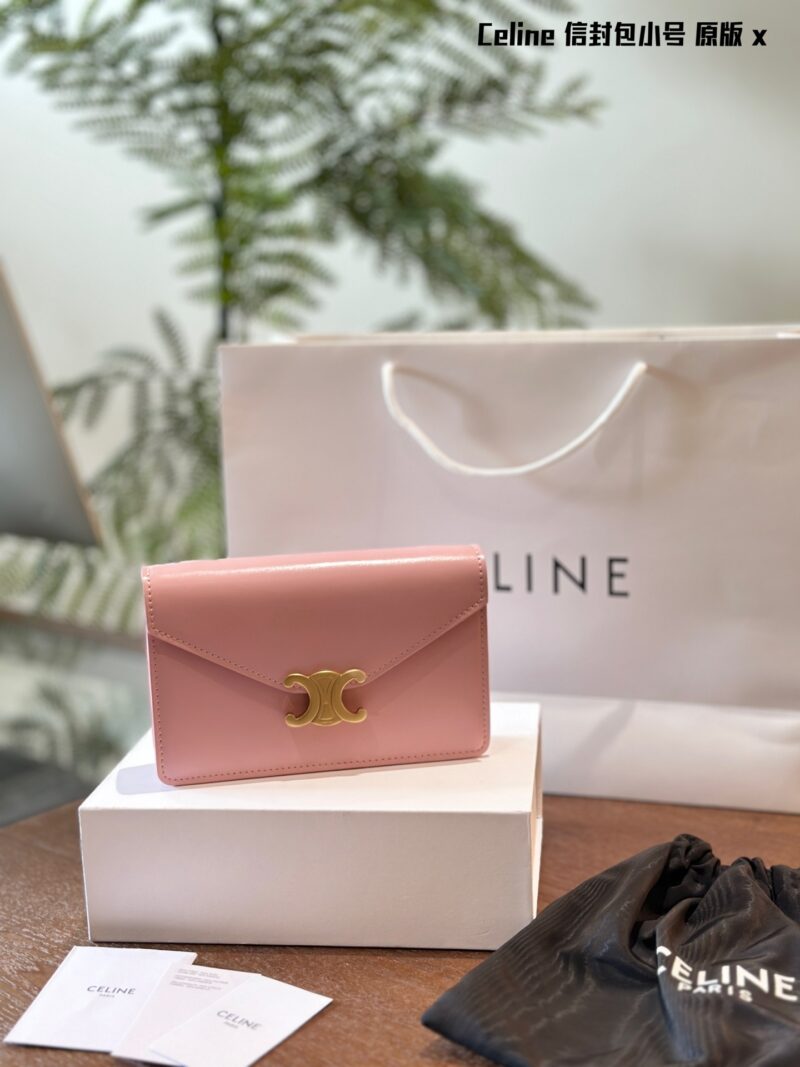 Celine envelope chain wraps are exquisitely crafted to the heart's tip
Like a love letter from a romantic girl's heart, small and exquisite, like a gentle and youthful confession. The cute size easily adapts to your light daily life, like a beautiful...