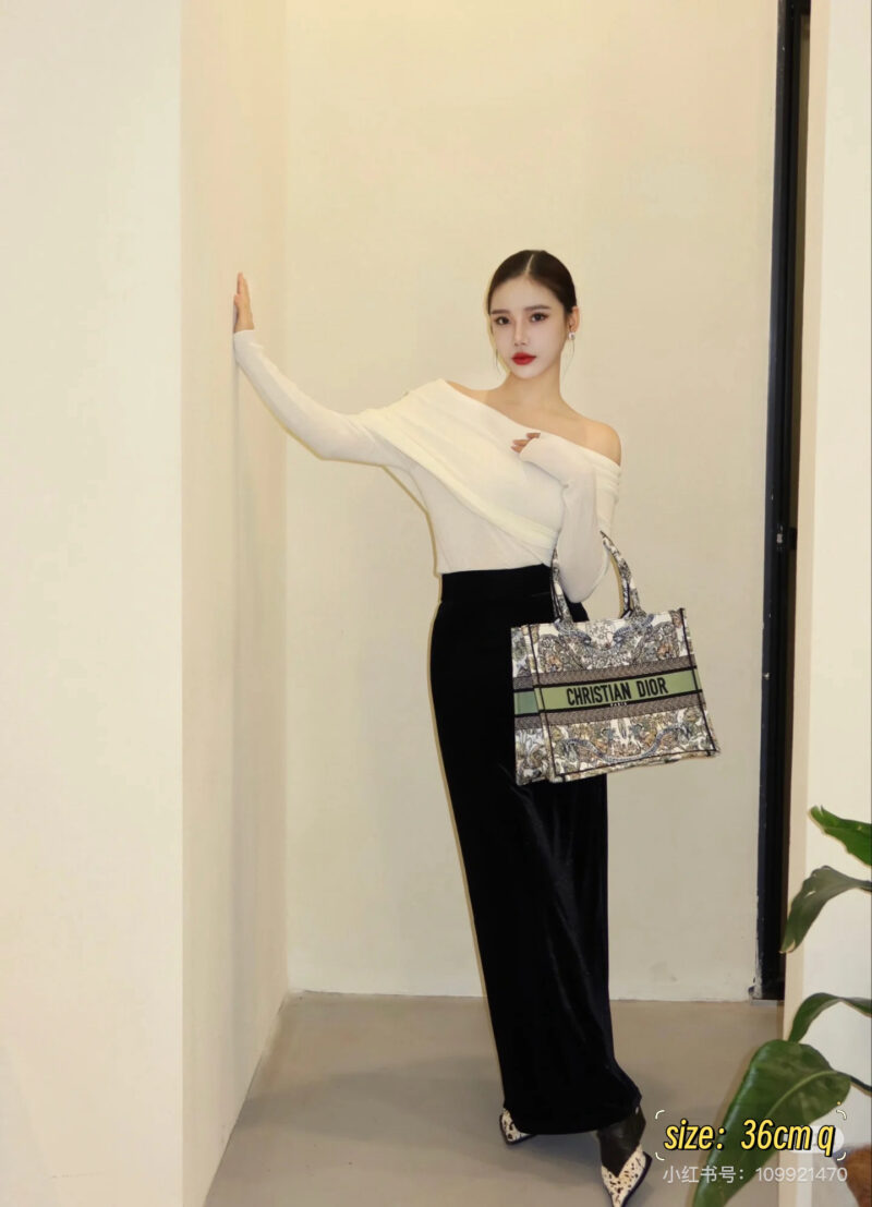A fresh and high-end booktote
