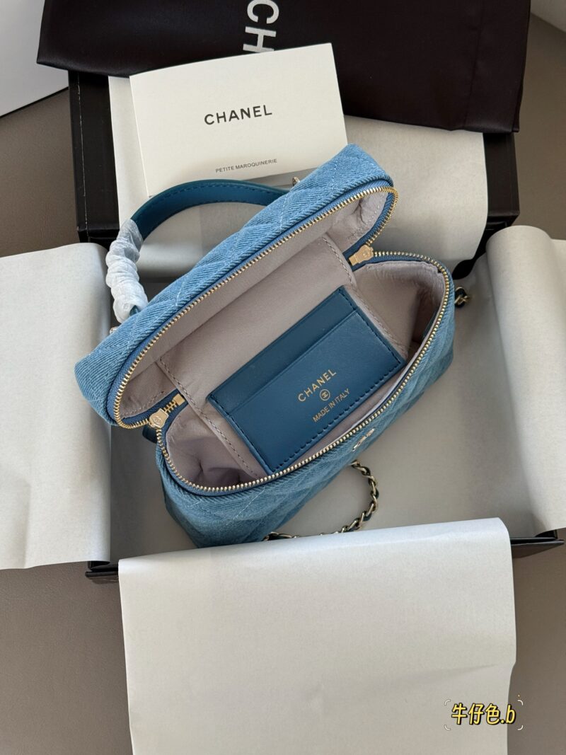 df4d9c0230.jpg 230 box
Size: 20 (base width) * 12cm (height)
Xiaoxiangjia Light Cowboy Lunch Box Pack Lp
The square and upright shape is particularly exquisite when lifted
The color is a refreshing light denim blue,
Direct age reduction effect
Really cute
Can be sw...