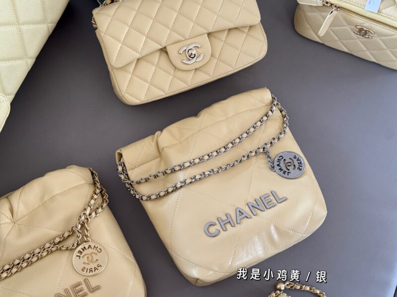 df65b3b325.jpg 225 boxes
Grandma Xiang's color is really amazing/stunning
size:20*20cm
Xiaoxiangjia Mini 22bag
The scaled down 22bag looks particularly cute and playful,
Still made of calf leather material,
Soft and lightweight!
Search for garbage bag mini