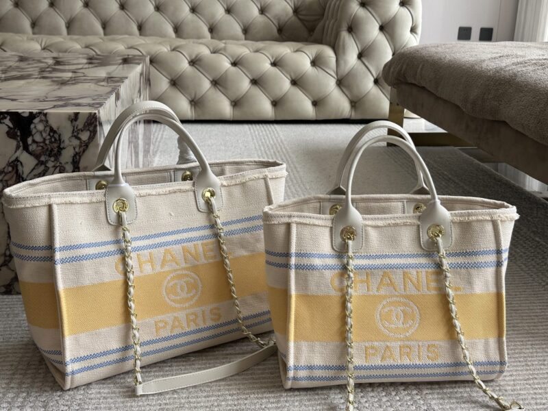 e02edf710f.jpg 355 (same price for size)
Size: 38 * 30cm (large)
33 * 25cm (small)
Xiaoxiangjia 25C Early Spring Vacation Series
Marseille and the Sea
Arrange it! Arrange it!
This beach bag released this year is so beautiful!
People are already eagerly anticipating it!