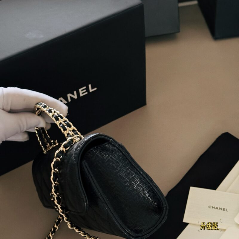215 with packaging
size：19*10cm
Xiaoxiangjia 25skewly mobile phone bag
Kelly has made a comeback again
Little Kelly Grandma/Exquisite and Cute/
Putting down the phone is not a problem at all
Can be carried by hand or slung diagonally
The caviar cow...