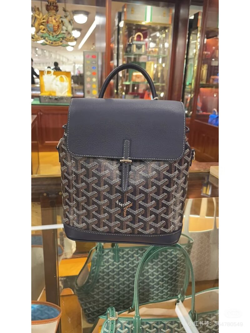 Goya Mini Shoulders
This is a backpack that combines all the advantages of a backpack. Buying this bag is equivalent to having three bags - single shoulder V, double shoulder V, crossbody V
In addition to these three memorization methods, you can als...