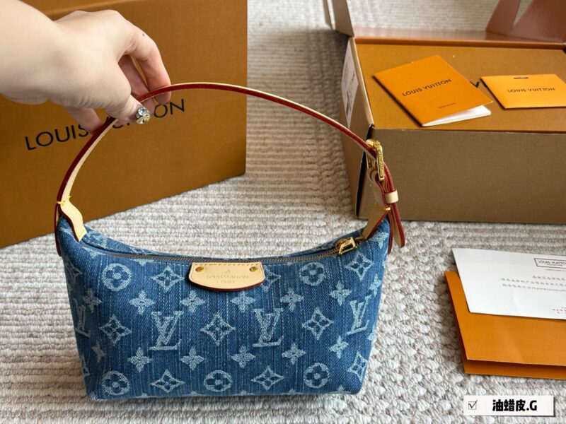 210 box
size：20 11cm
Cowboys are out again this year
L denim denim armpit bag!
think constantly of! [Teeth] [Teeth]