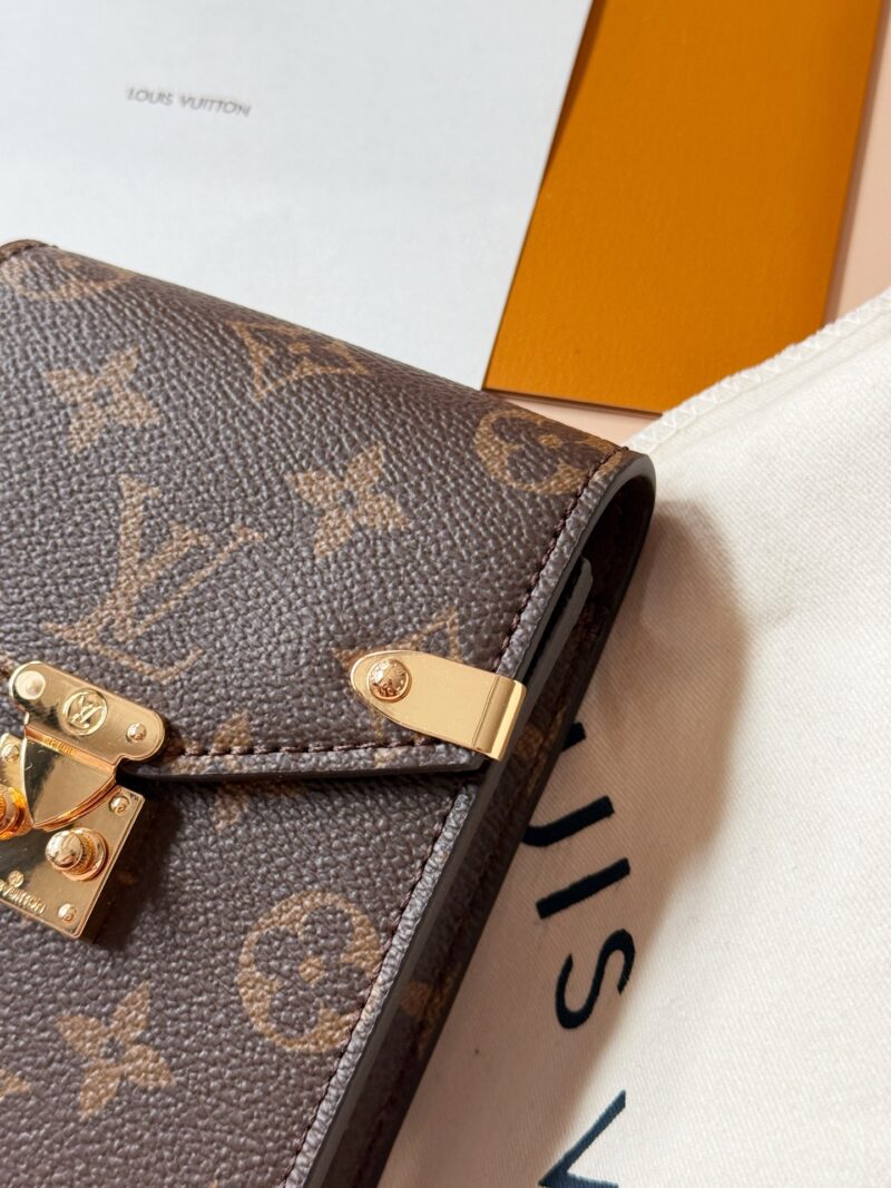 e1d6fa1f37.jpg 200 boxes
size:10.5*17cm
L's beautiful phone bag
This new Metis phone case!!
The price is very beautiful!!
You can put down Plus!